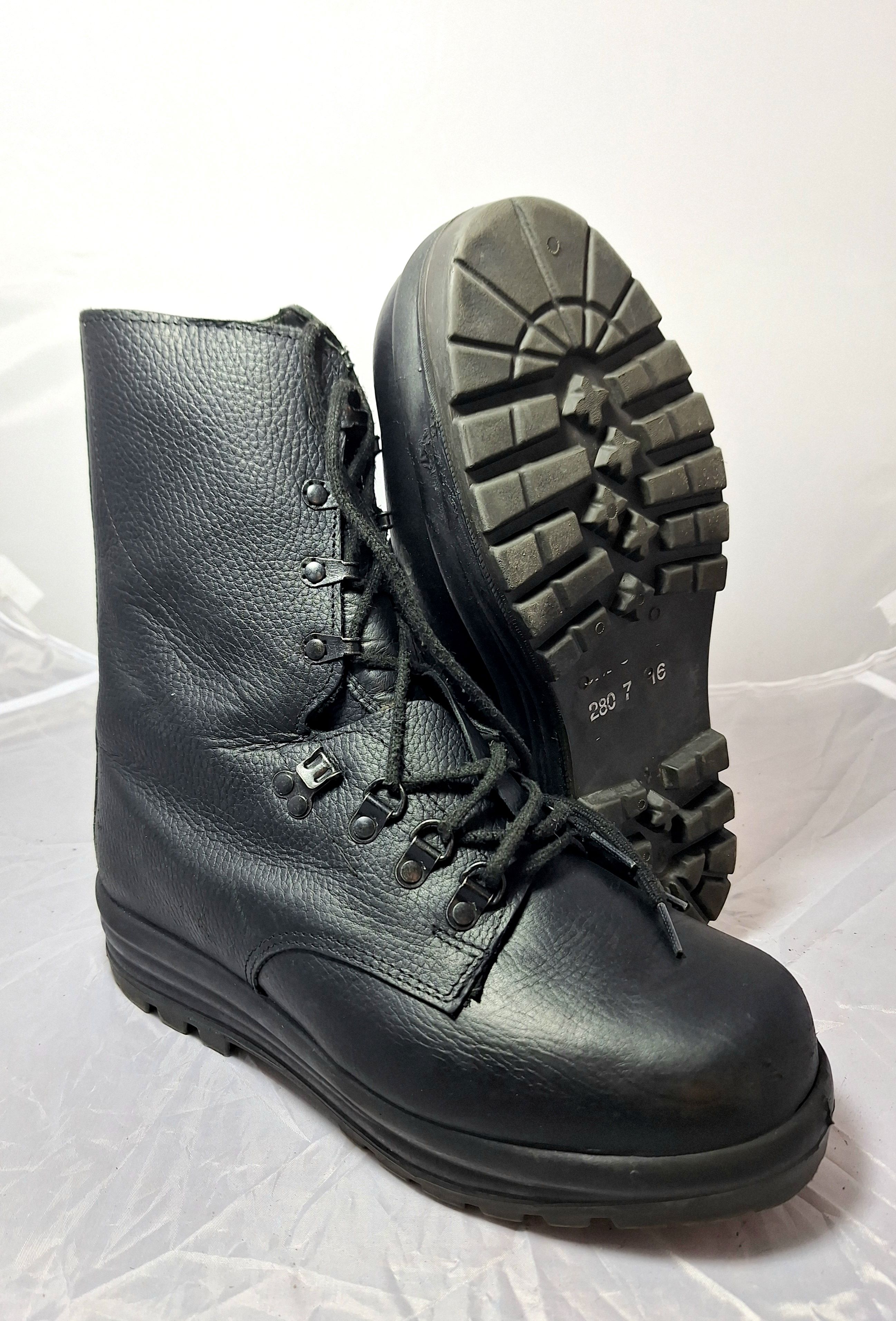 ~38 Kampfstiefel Schweizer Armee MINERVA Gr. 42,5 Stiefel Herren Leder