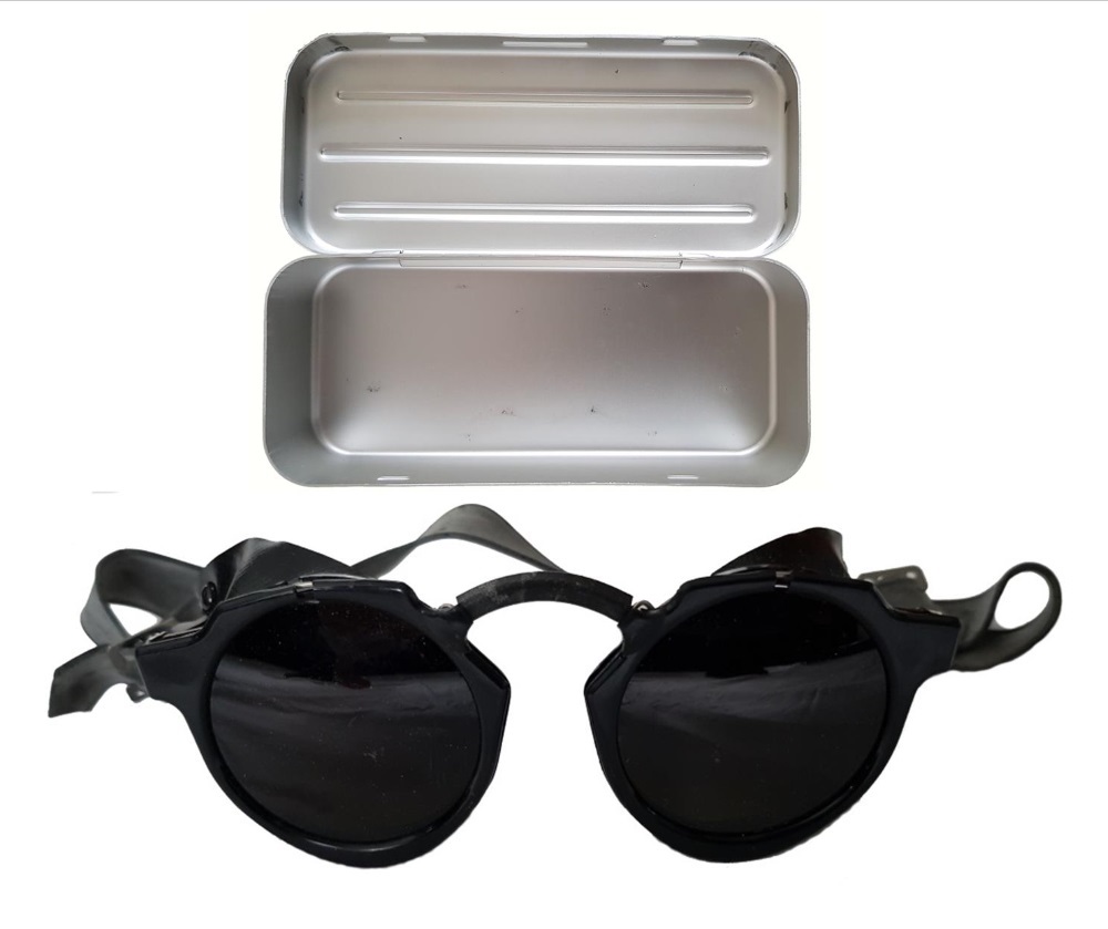 Schweizer Armee Army Gletscherbrille Schutz Brille Etui Suva 47 dunkel