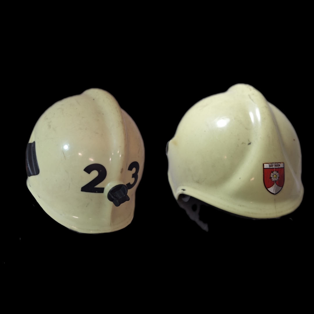 ~131 Feuerwehrhelm Schweiz CH Gemeinde Seftigen beige No. 23 Rosenbauer Helm ~131 Feuerwehrhelm Schweiz CH Gemeinde Seftigen beige No. 23 Rosenbauer Helm